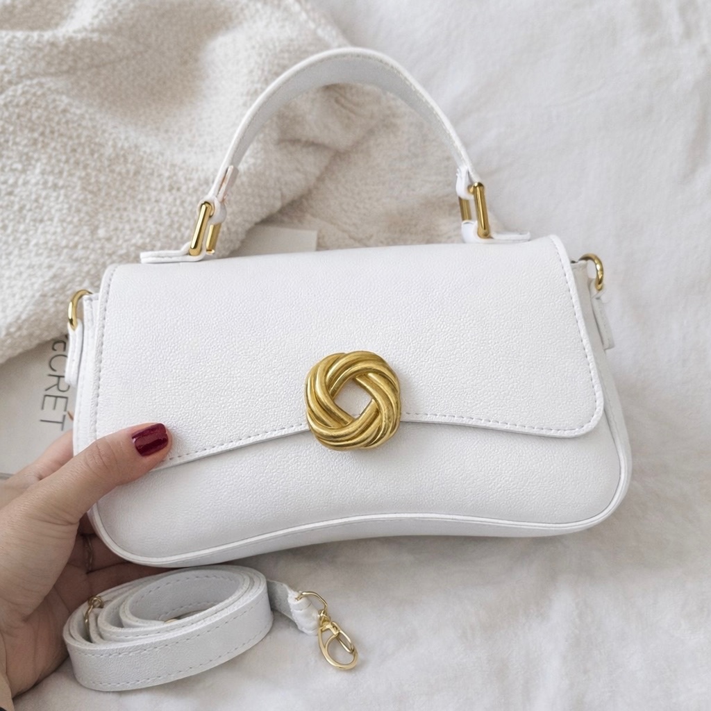 Bolsa feminina de alça dupla com detalhe dourado do anúncio